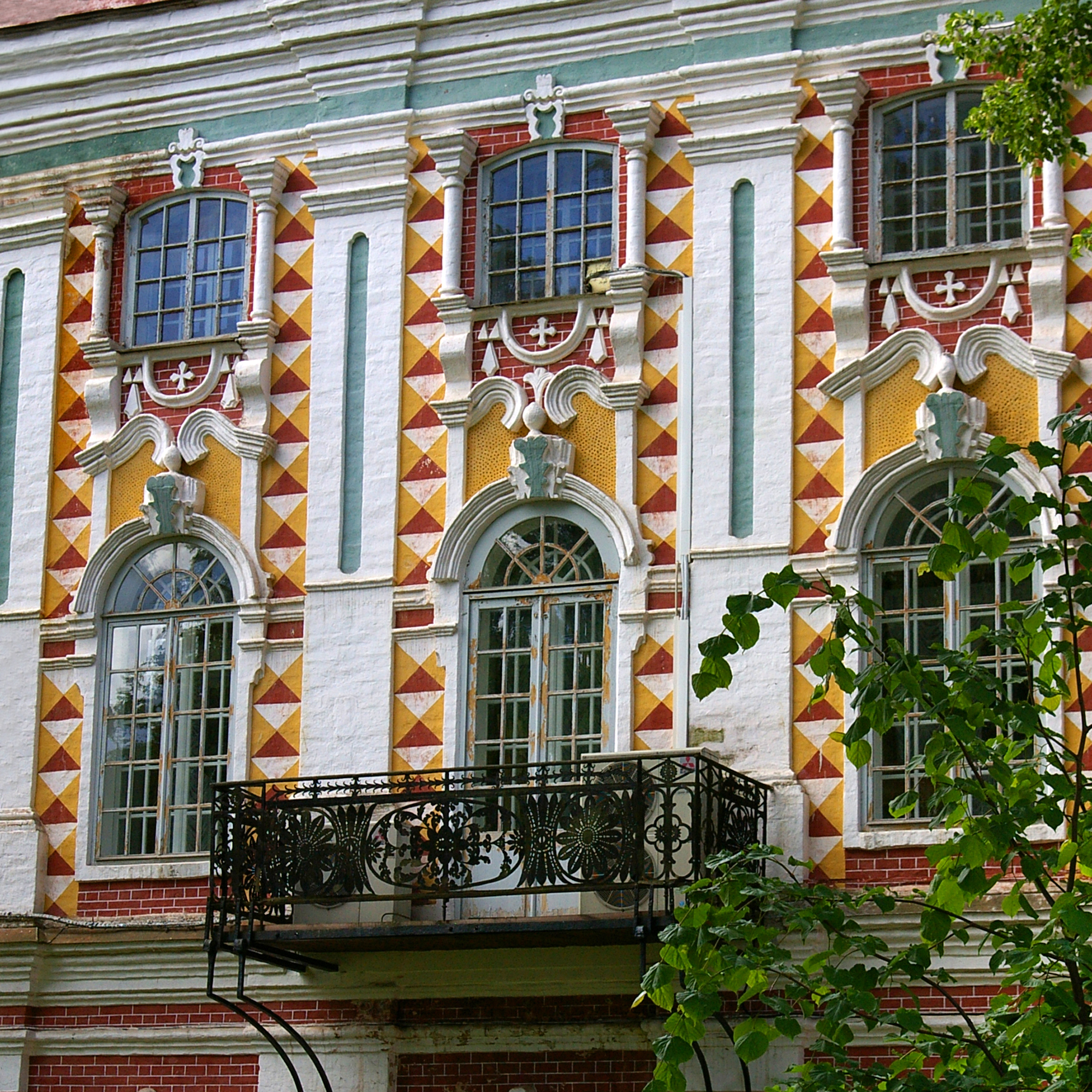 Фасад Иосифовского корпуса Вологодского кремля